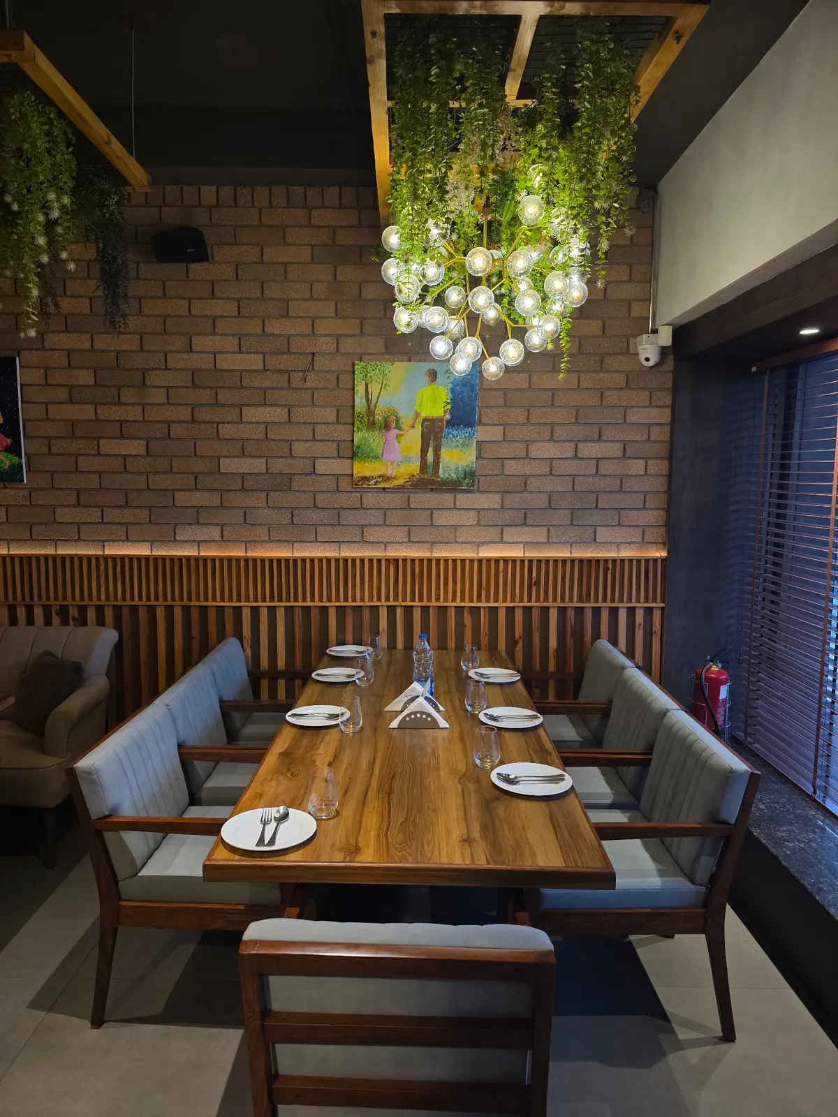 Intimate group table inside Nineteenth May